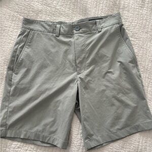Vineyard Vines Light Gray Flat Front Shorts size 30